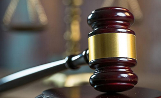 父亲出轨母亲远在加拿大，子女抚养权改如何判定？